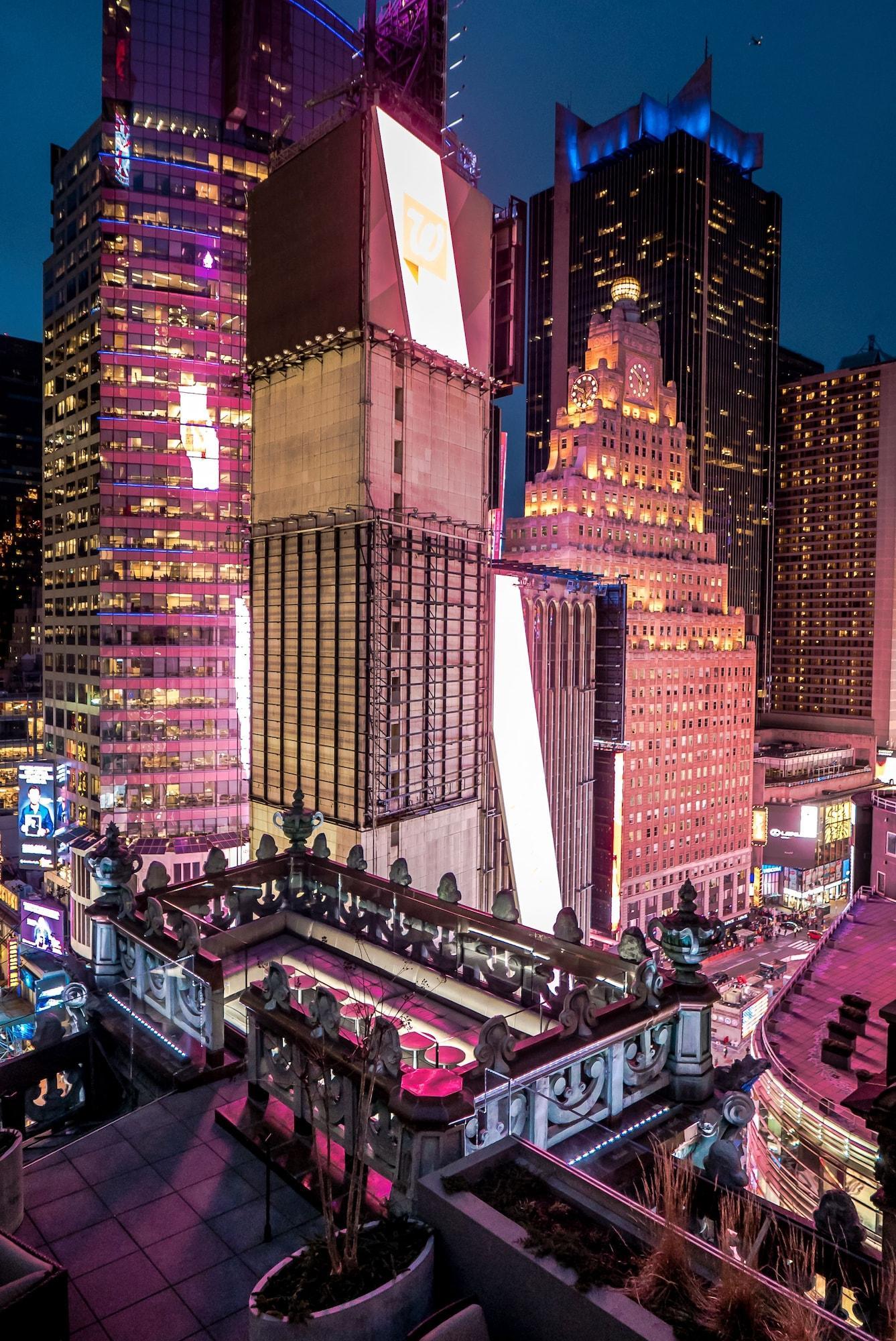 The Knickerbocker Hotel New York Ngoại thất bức ảnh The 30 Rockefeller Plaza, the location of NBC Studios