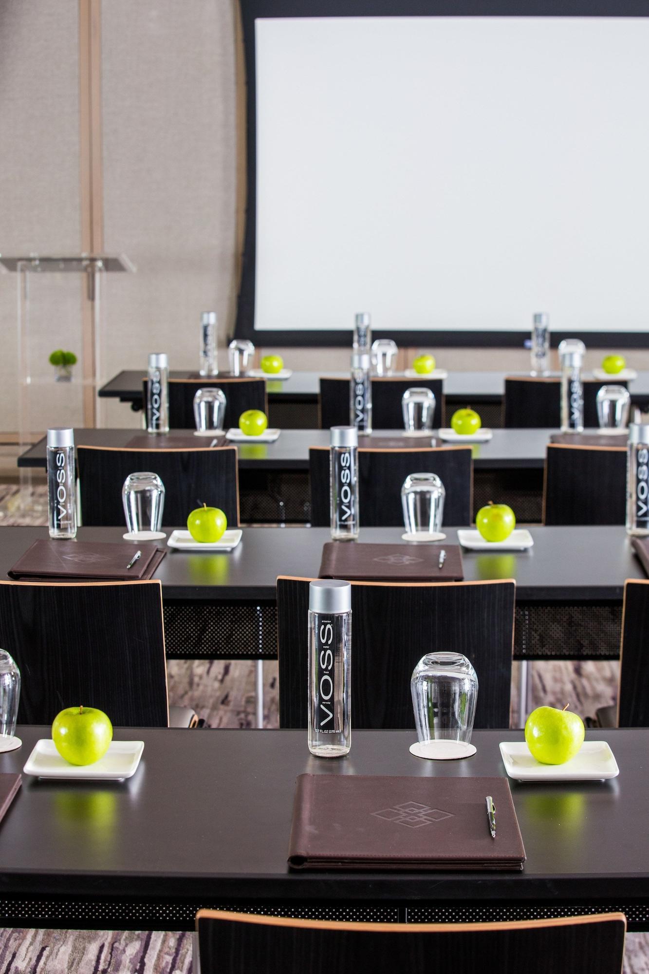 The Knickerbocker Hotel New York Ngoại thất bức ảnh Bottles of Voss