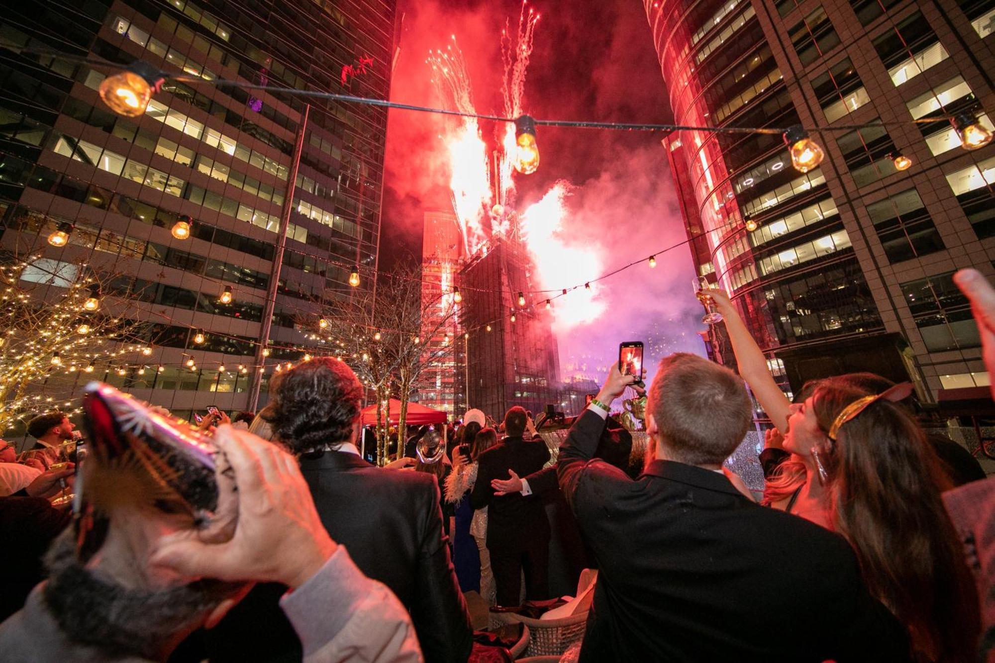 The Knickerbocker Hotel New York Ngoại thất bức ảnh Fireworks at the 2011 New Year's Eve party